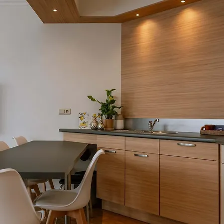 Appartamento Light-filled With Lateral Sea View *