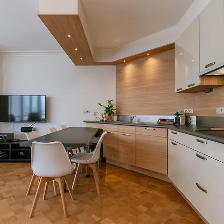 Appartamento Light-filled With Lateral Sea View *