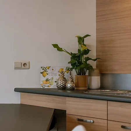 Light-filled With Lateral Sea View Apartment *
