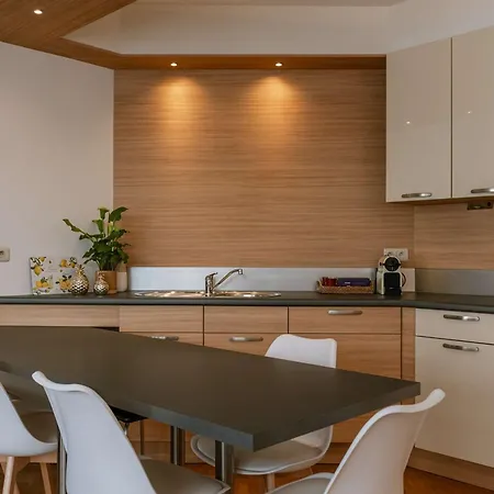 Light-filled With Lateral Sea View Apartment *