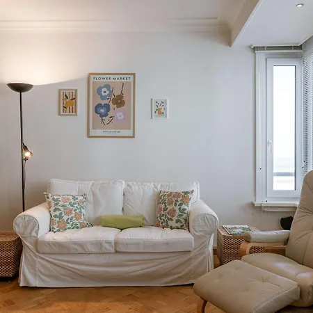 Light-filled With Lateral Sea View Apartment *